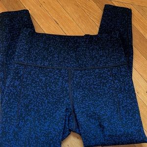 Athleta Salutation Stash Pocket 7/8 Tight